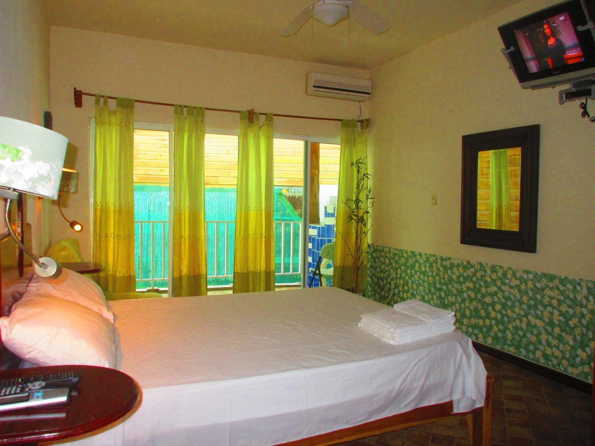 Los Balcones Over The Sea Hotel Bocas del Toro エクステリア 写真