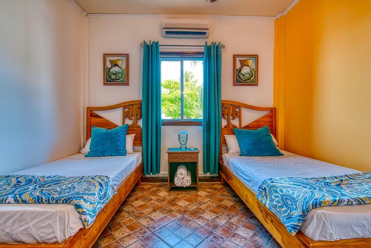 Los Balcones Over The Sea Hotel Bocas del Toro エクステリア 写真