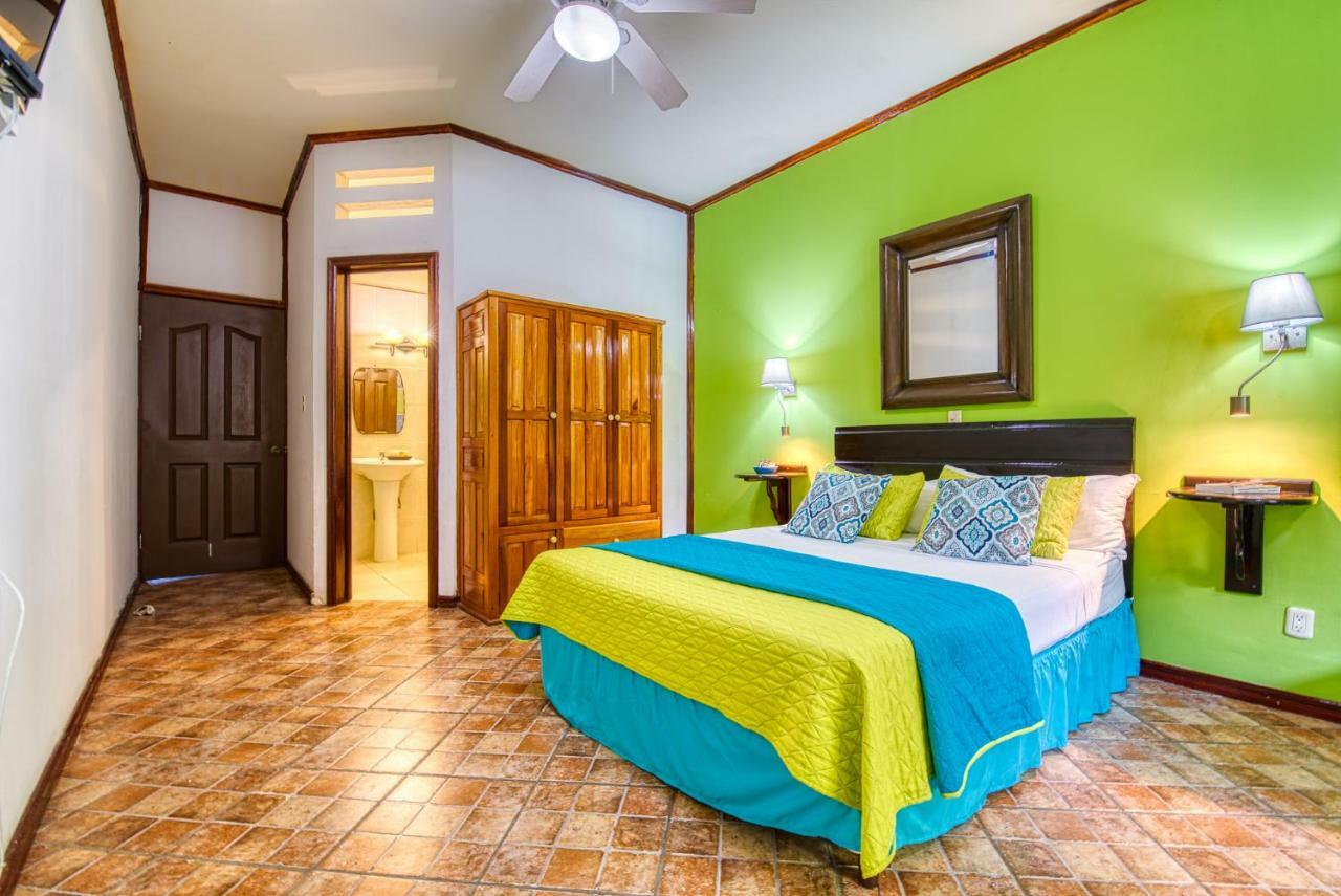 Los Balcones Over The Sea Hotel Bocas del Toro エクステリア 写真
